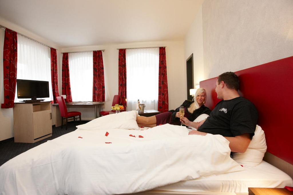 Hotel Am Markt Greding Quarto foto